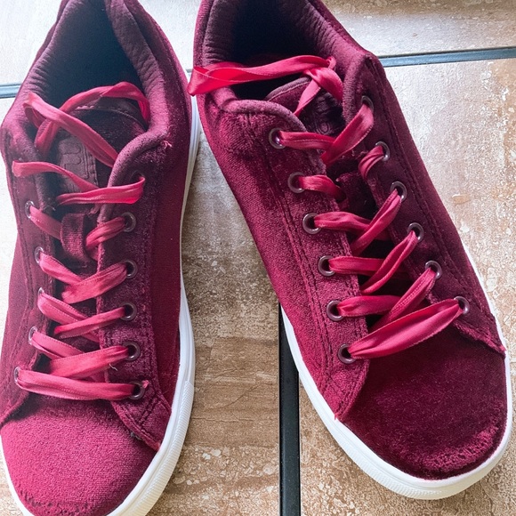 FILA shoes - Picture 1 of 3